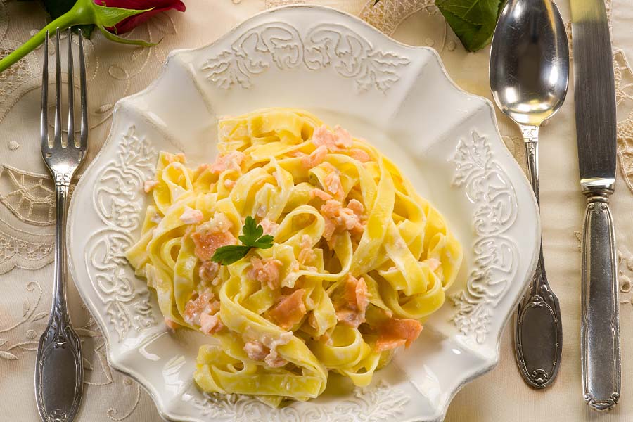 Spaghetti Alla Chitarra Con Crema Di Salmone E Vodka