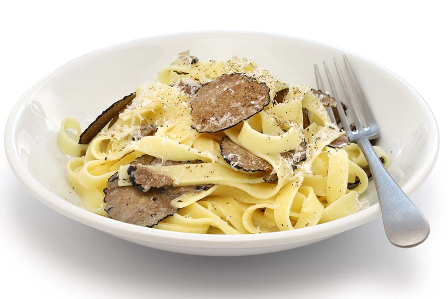 Tagliatelle Con Burro E Tartufo Nero