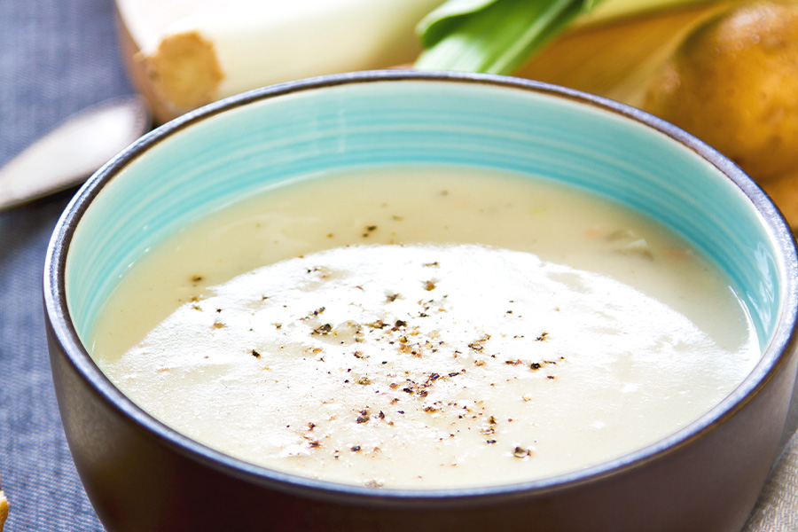 Zuppa Fredda Di Porri E Patate Con Salsa Al Tartufo Bianchetto: Perfetta Per L’estate!