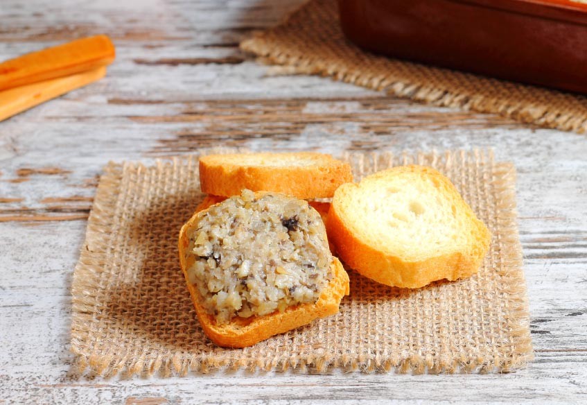 Bruschette With Pore Fungus And White Truffle Patè