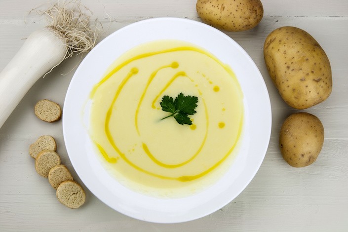 Zuppa Fredda Di Porri E Patate Con Salsa Al Tartufo Bianchetto: Perfetta Per L’estate!