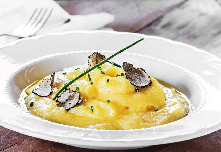 Polenta Alla Crema Di Formaggi E Tartufo Nero