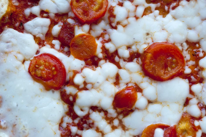 Pizza Tartufata Con Tartufo Bianco E Porcini