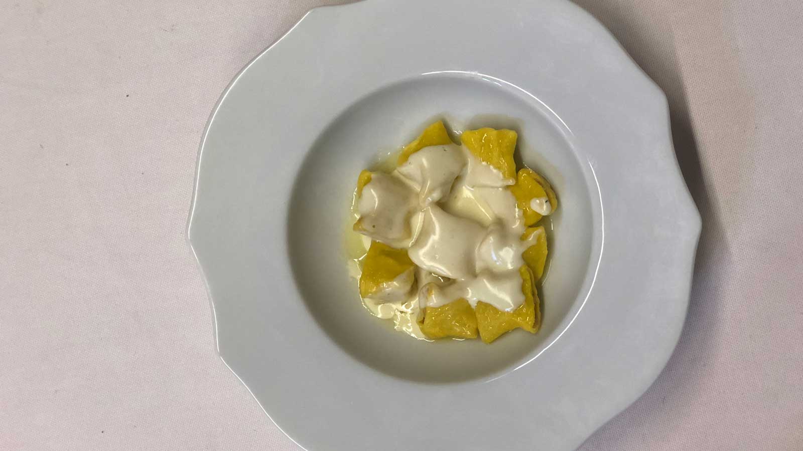 Mezze Maniche Di Sfoglia Ripiene In Fonduta Di Parmigiano 36 Mesi E Tartufo Di Acqualagna T&C