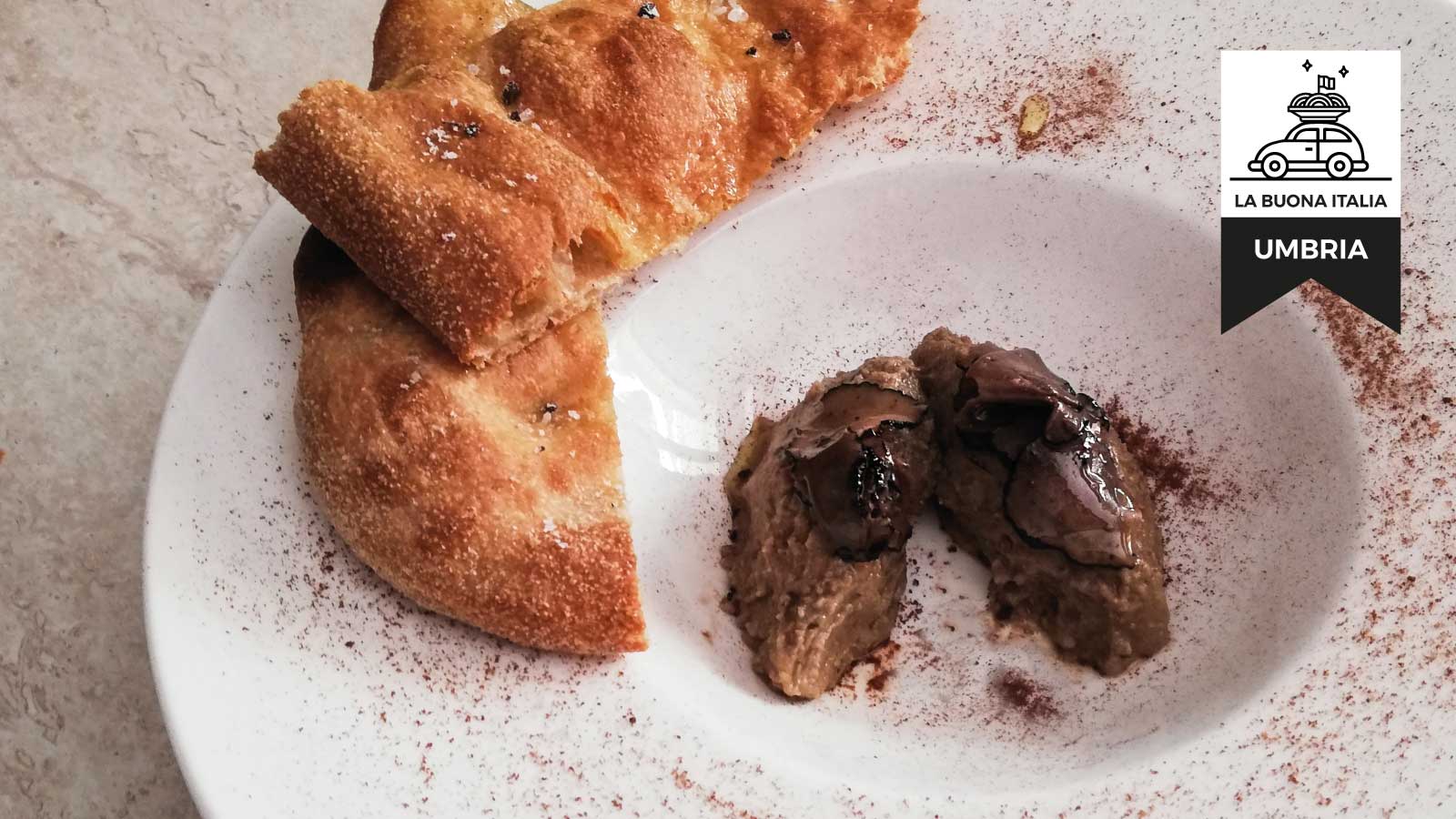 Umbria – Quenelle Di Paté Ai Fegatini Di Pollo Al Tartufo Con Focaccia Umbra Aromatizzata Al Tartufo